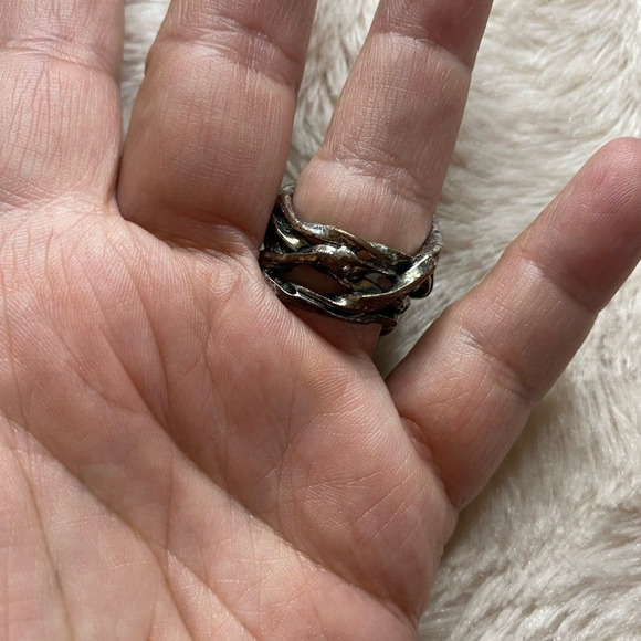 Silver Tone Leaf Style Green Stones Ring - Picture 3 of 5